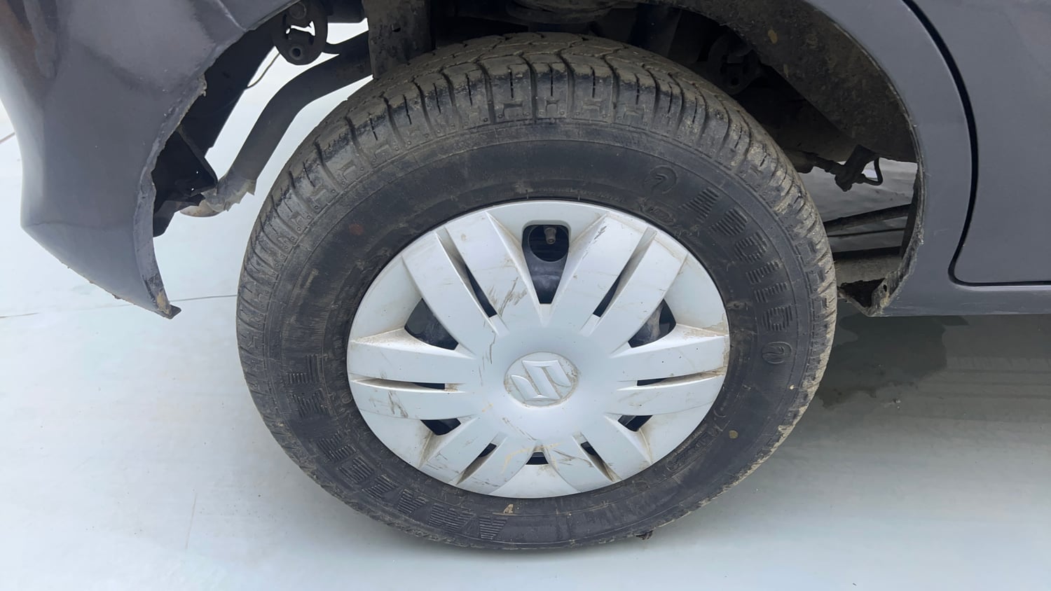 Used 2014 Maruti Suzuki Alto 800 Vxi Petrol Manual tyres RIGHT REAR TYRE RIM VIEW
