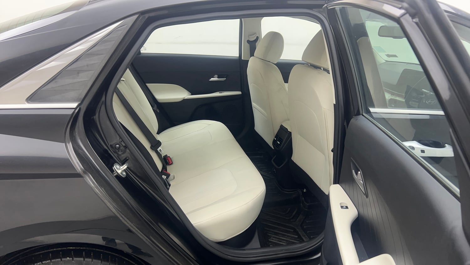 Used 2024 Hyundai Verna SX 1.5 Petrol MT Petrol Manual interior RIGHT SIDE REAR DOOR CABIN VIEW