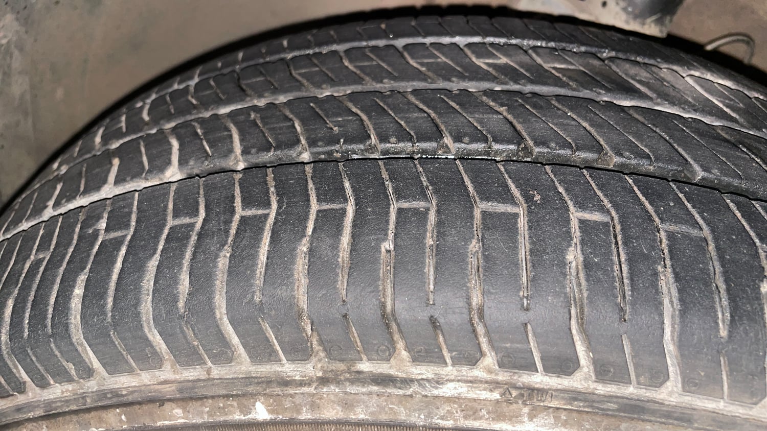Used 2019 hyundai Venue S 1.0 AT Turbo Petrol Petrol Automatic tyres LEFT FRONT TYRE TREAD VIEW
