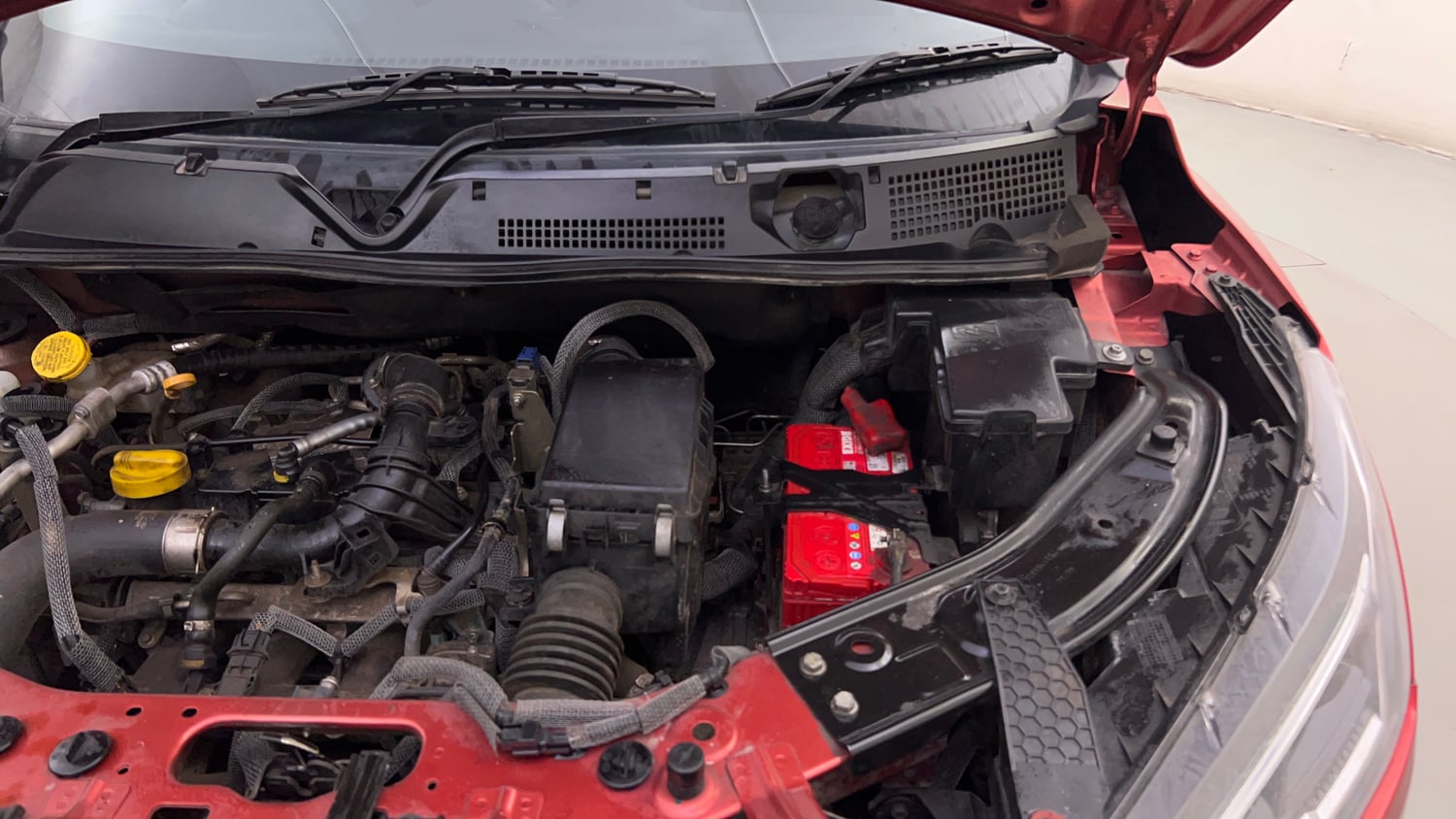Used 2023 Nissan Magnite XV Premium Turbo CVT Petrol Automatic engine ENGINE LEFT SIDE HINGE & APRON VIEW