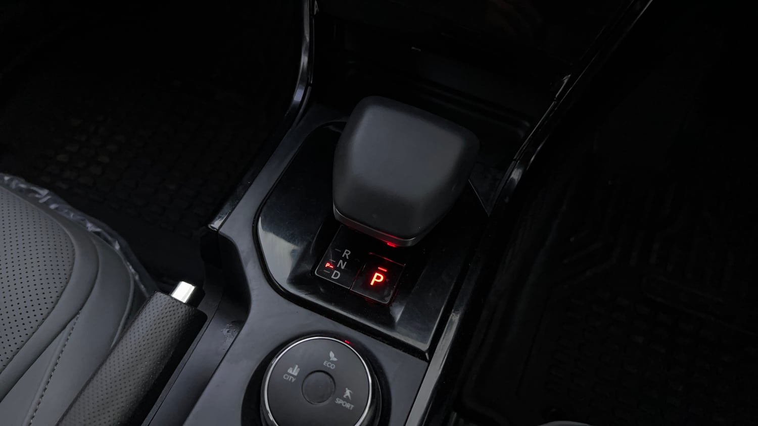 Used 2025 Tata Nexon Fearless Plus (PS) 1.2 Petrol DCA Dual Tone Petrol Automatic interior GEAR  KNOB VIEW
