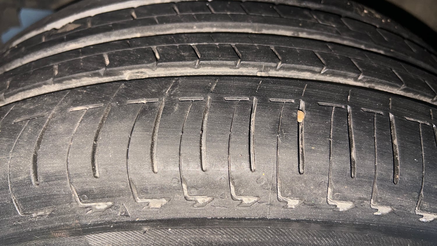 Used 2018 Maruti Suzuki Baleno Zeta 1.2 Petrol Manual tyres LEFT FRONT TYRE TREAD VIEW