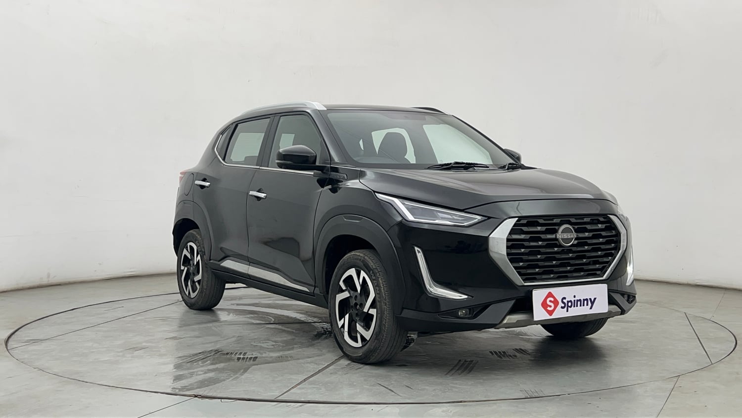 Used 2023 Nissan Magnite XV Premium Turbo Petrol Manual exterior RIGHT FRONT CORNER VIEW