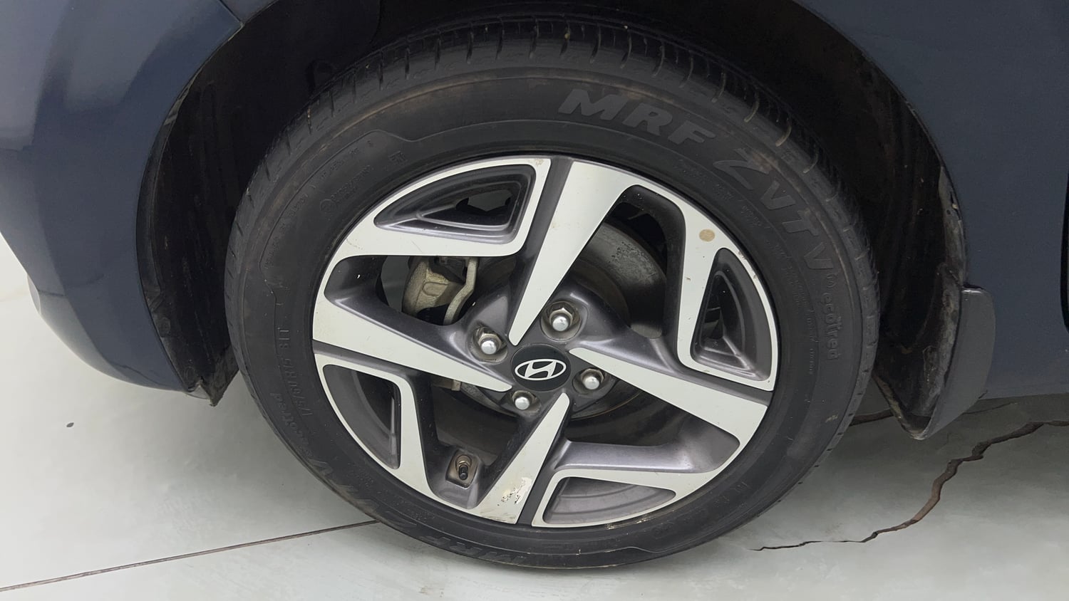 Used 2023 Hyundai Aura SX 1.2 CNG Cng Manual tyres LEFT FRONT TYRE RIM VIEW