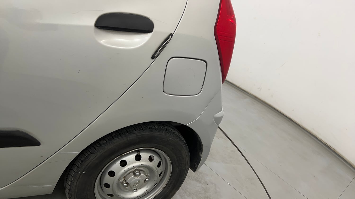 Used 2014 Hyundai i10 Magna 1.1 iRDE2 Petrol Manual dents MINOR SCRATCH