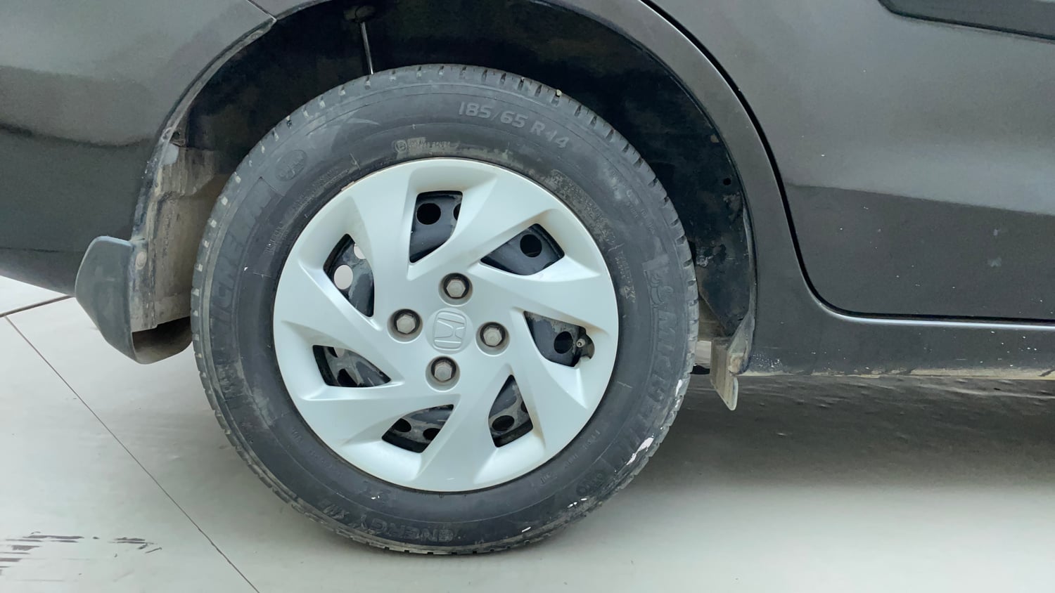 Used 2014 Honda Amaze 1.5 S i-DTEC Diesel Manual tyres RIGHT REAR TYRE RIM VIEW