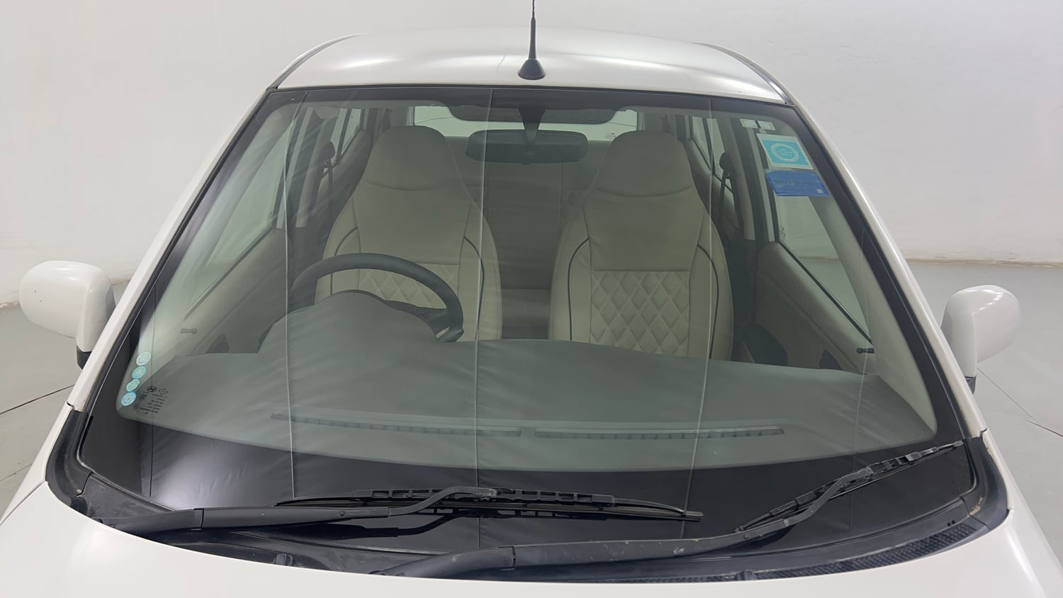 Used 2015 Hyundai i10 Magna 1.1 iRDE2 Petrol Manual exterior FRONT WINDSHIELD VIEW