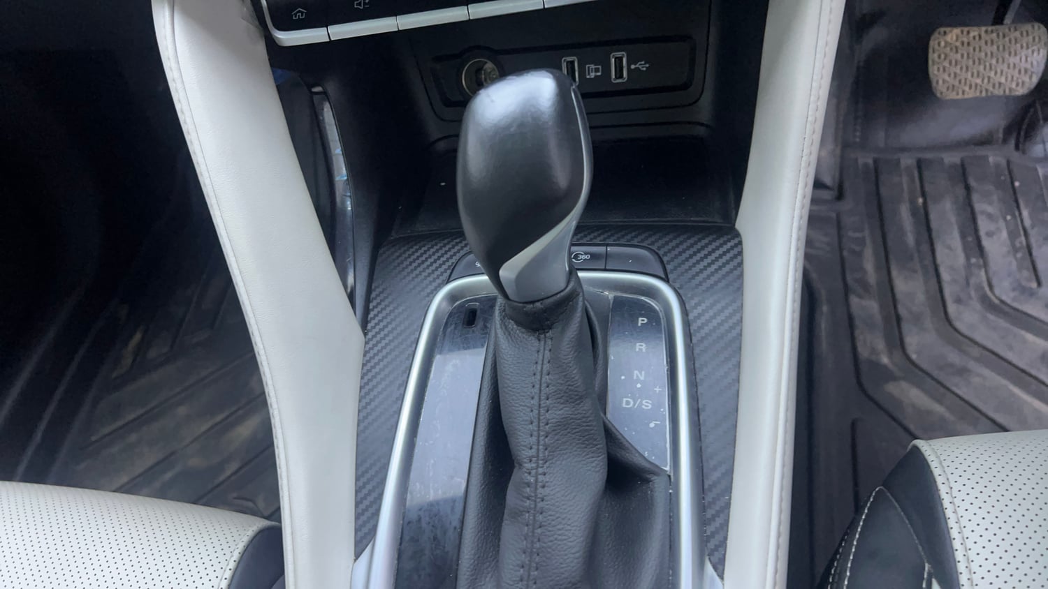 Used 2023 MG Motors Astor Sharp 1.5 CVT Old Generation Petrol Automatic interior GEAR  KNOB VIEW