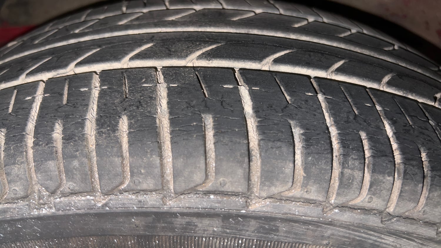 Used 2017 Hyundai Elite i20 Magna Executive 1.2 Petrol Manual tyres RIGHT REAR TYRE TREAD VIEW