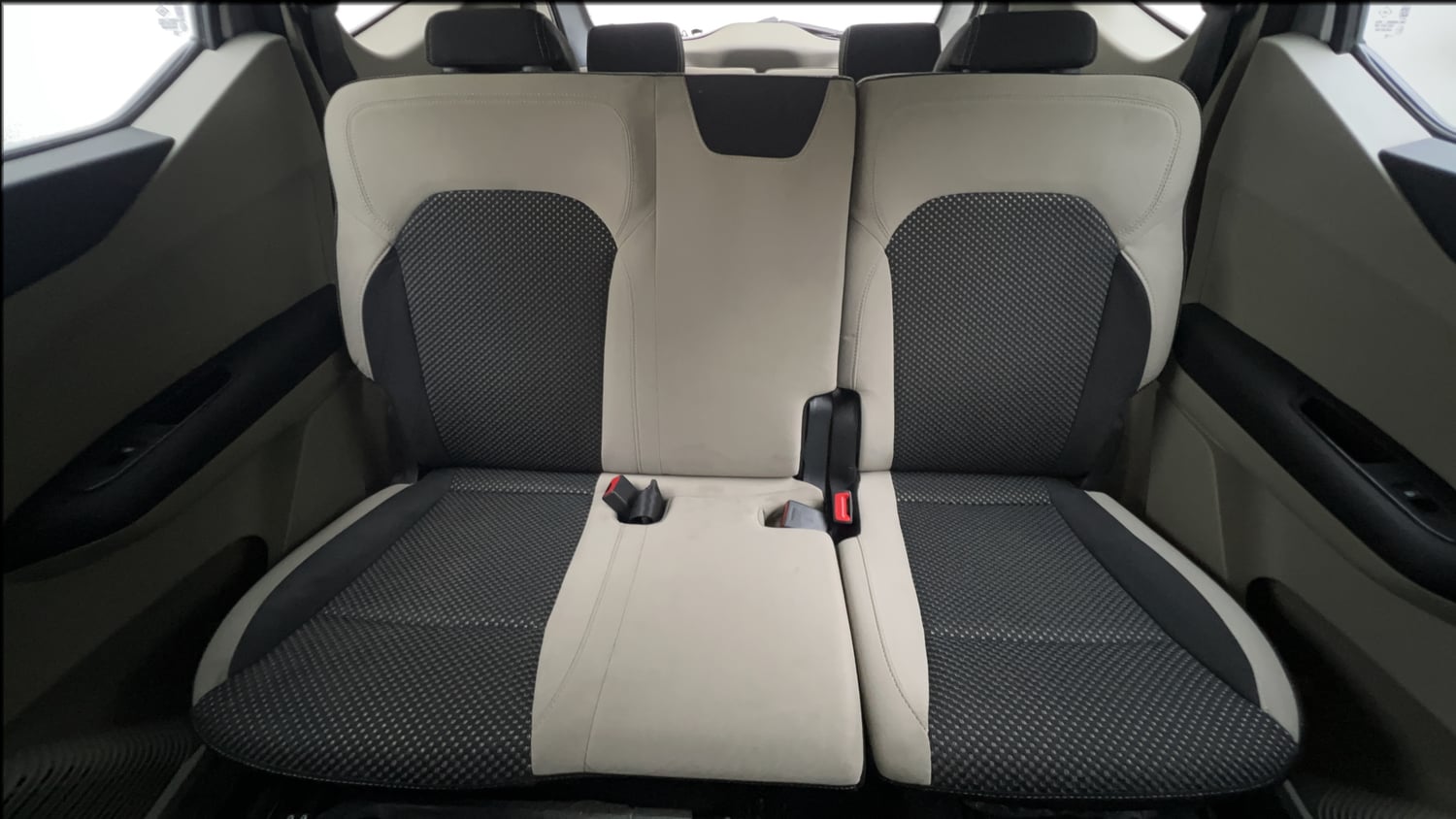 Used 2021 Renault Triber RXZ EASY-R AMT Petrol Automatic interior REAR SEAT CONDITION VIEW