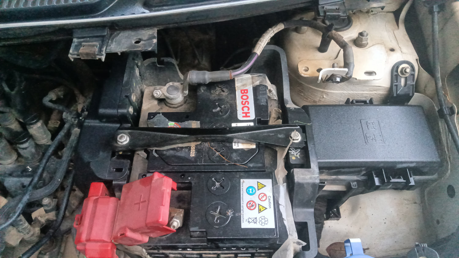 Used 2017 Ford Figo Trend 1.2 Ti-VCT Petrol Manual engine ENGINE LEFT SIDE HINGE & APRON VIEW