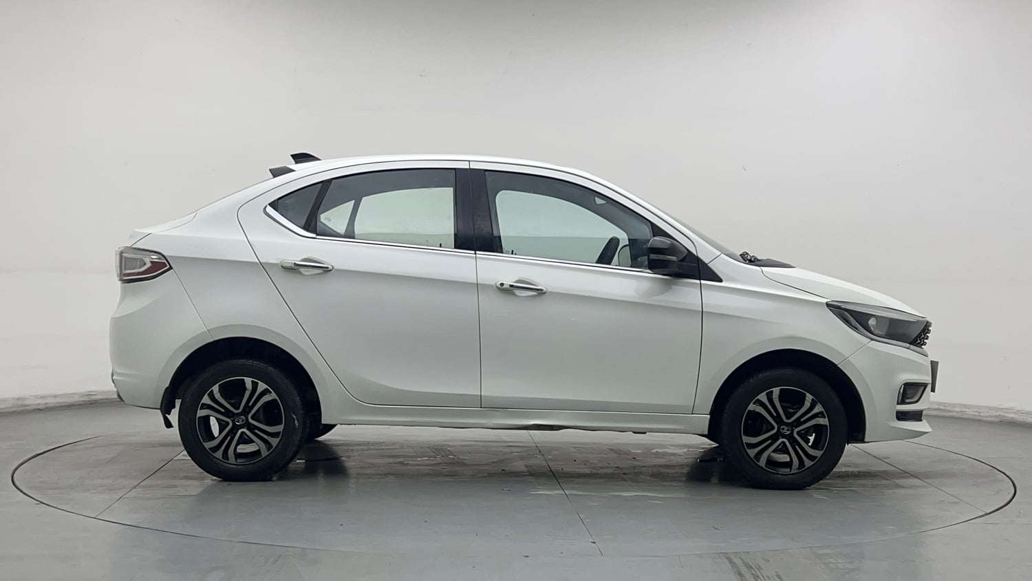 Used 2022 Tata Tigor XZ Plus CNG Cng Manual exterior RIGHT SIDE VIEW