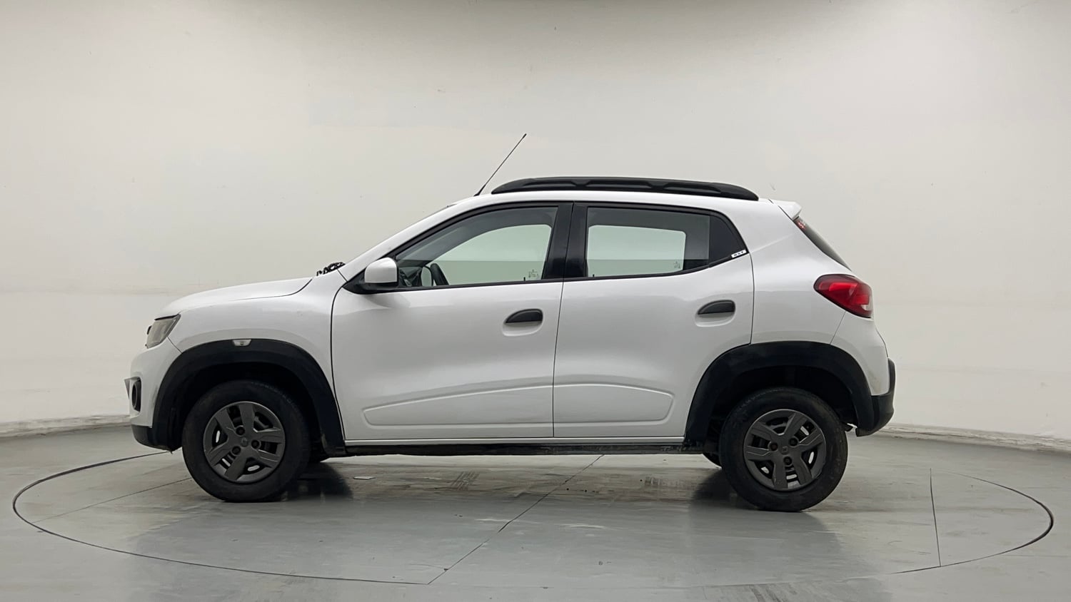 Used 2017 Renault Kwid 1.0 RXT Petrol Manual exterior LEFT SIDE VIEW