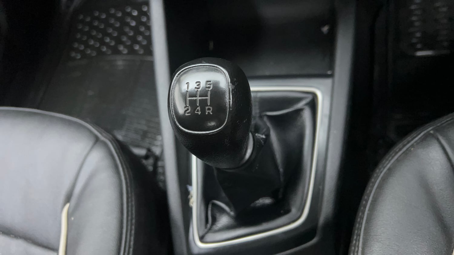 Used 2019 Hyundai Elite i20 Magna Plus 1.2 Petrol Manual interior GEAR  KNOB VIEW