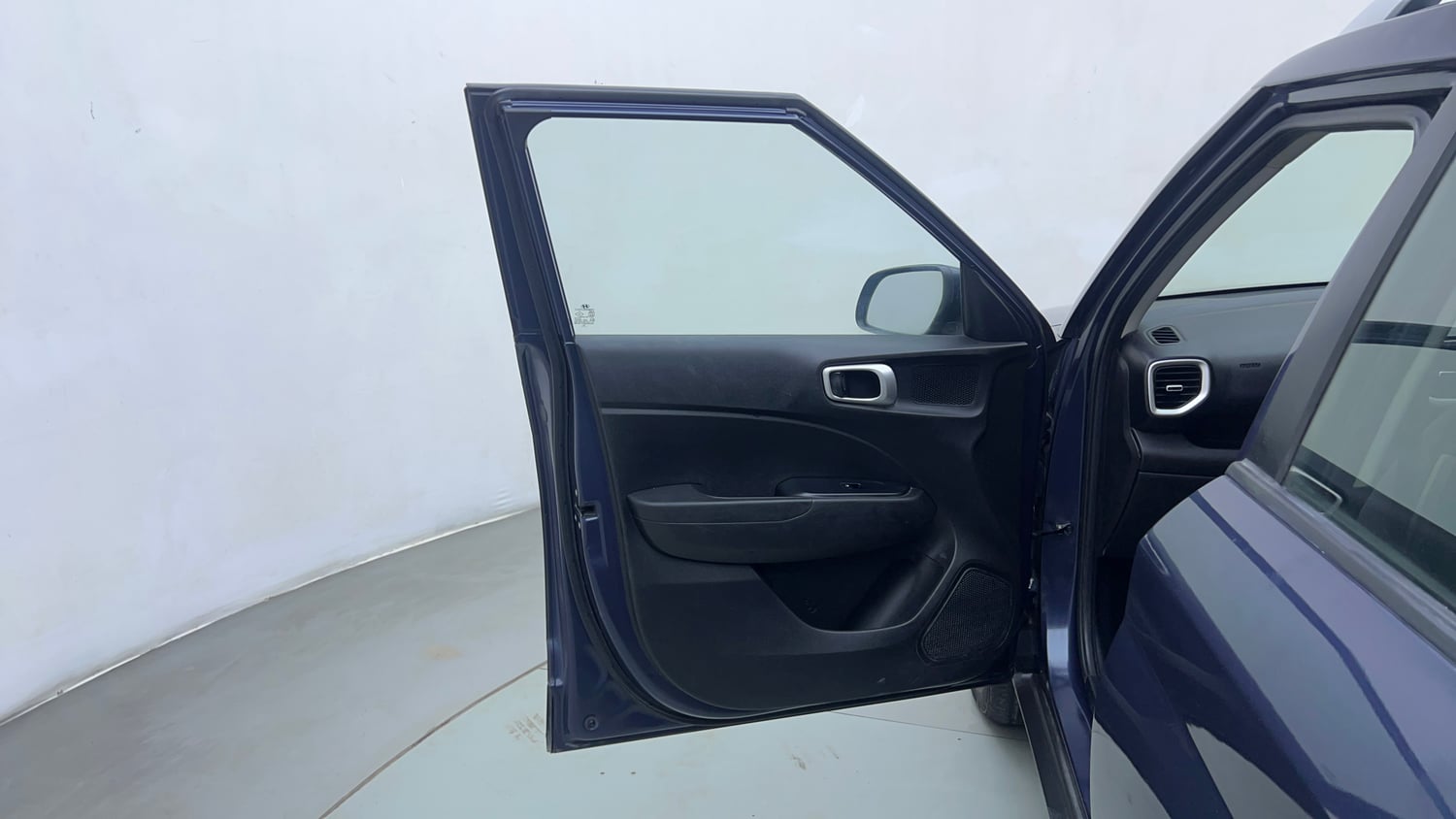 Used 2020 Hyundai Venue SX Plus 1.0 Turbo DCT Petrol Automatic interior LEFT FRONT DOOR OPEN VIEW