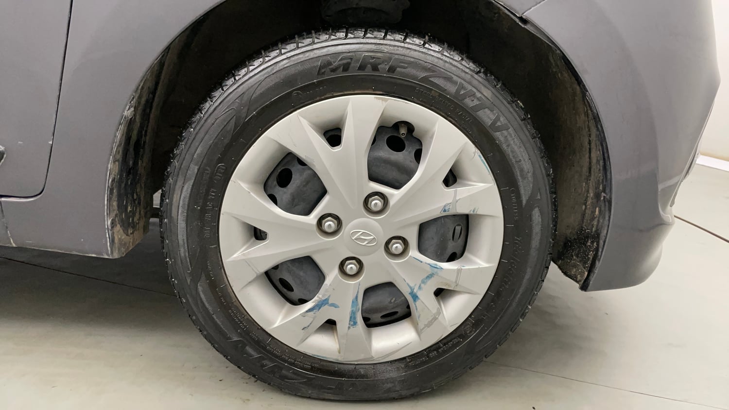 Used 2015 Hyundai Grand i10 Sportz 1.2 Kappa VTVT Petrol Manual tyres RIGHT FRONT TYRE RIM VIEW