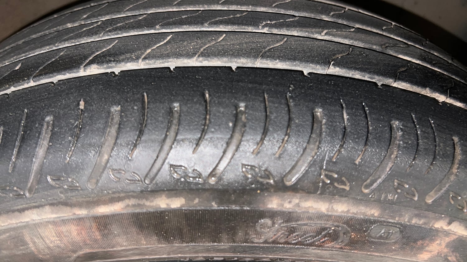 Used 2023 Nissan Magnite XV Premium Turbo CVT Petrol Automatic tyres RIGHT FRONT TYRE TREAD VIEW