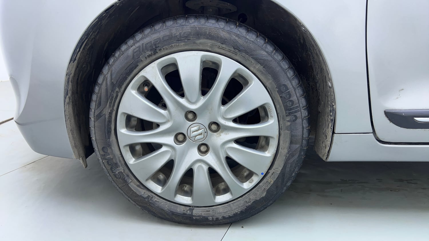 Used 2017 Maruti Suzuki Baleno Zeta 1.3 Diesel Manual tyres LEFT FRONT TYRE RIM VIEW