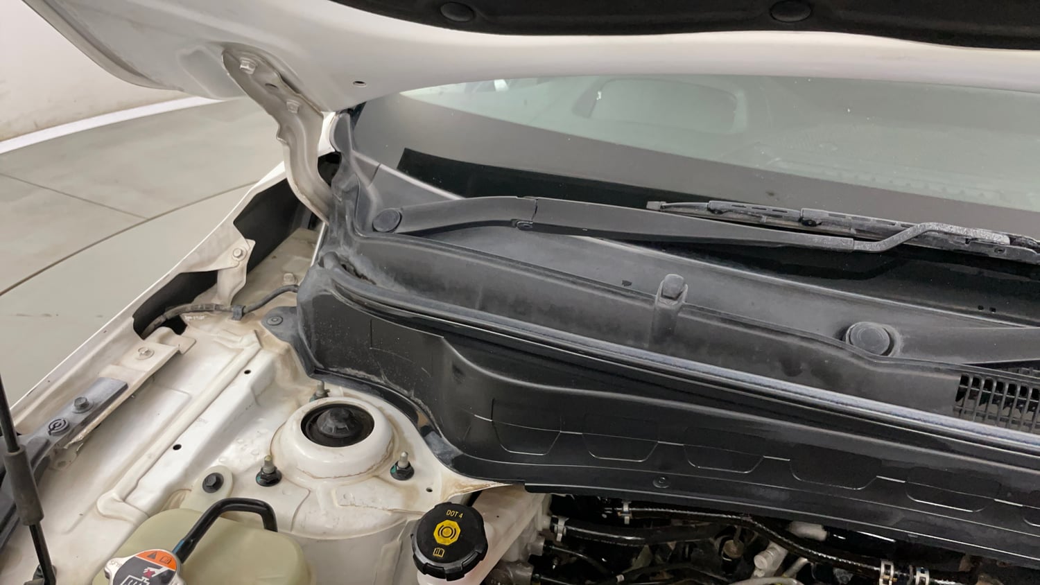 Used 2019 Kia Seltos GTX Plus 1.4 Petrol Manual engine ENGINE RIGHT SIDE HINGE & APRON VIEW