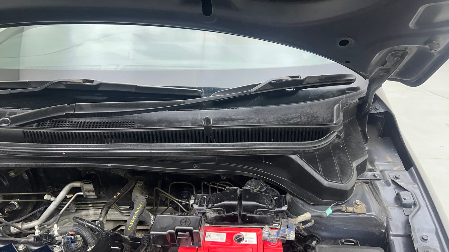 Used 2021 Hyundai i20 Asta 1.2 IVT Petrol Automatic engine ENGINE LEFT SIDE HINGE & APRON VIEW