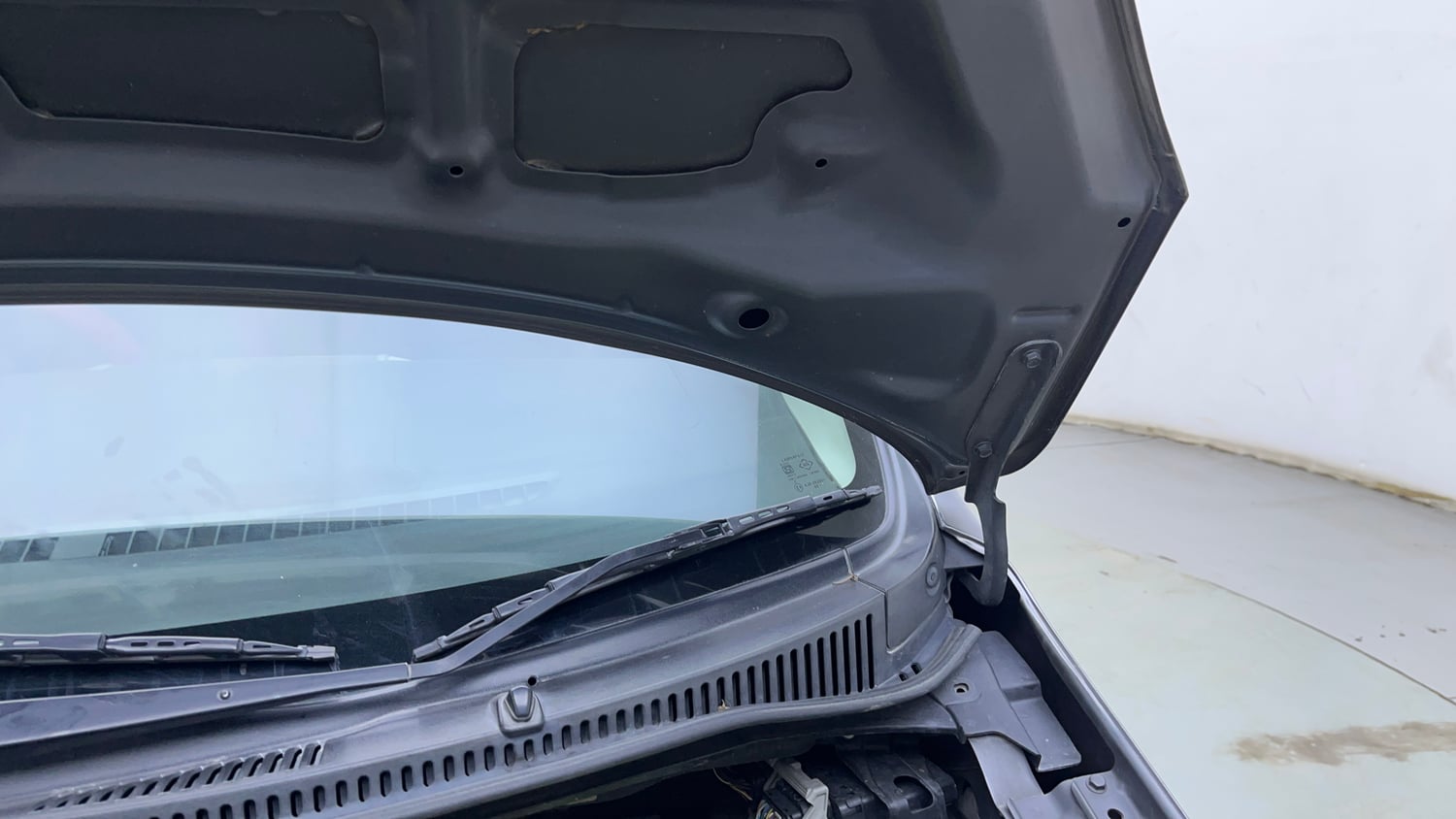 Used 2014 Maruti Suzuki Wagon R VXI Petrol Manual engine ENGINE LEFT SIDE HINGE & APRON VIEW