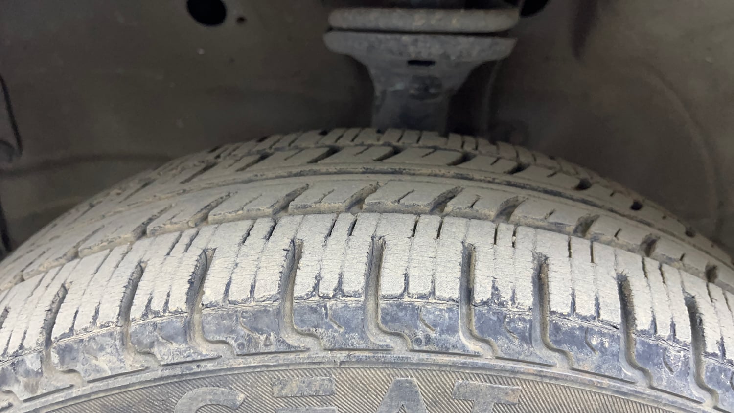 Used 2014 Maruti Suzuki Wagon R VXI Petrol Manual tyres LEFT FRONT TYRE TREAD VIEW