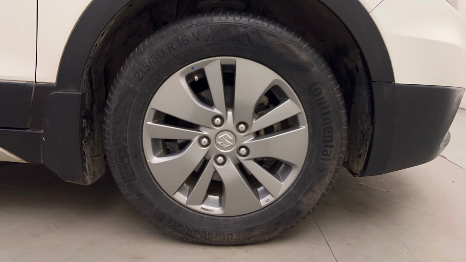 Used 2016 Maruti Suzuki S-Cross Zeta 1.3 Diesel Manual tyres RIGHT FRONT TYRE RIM VIEW