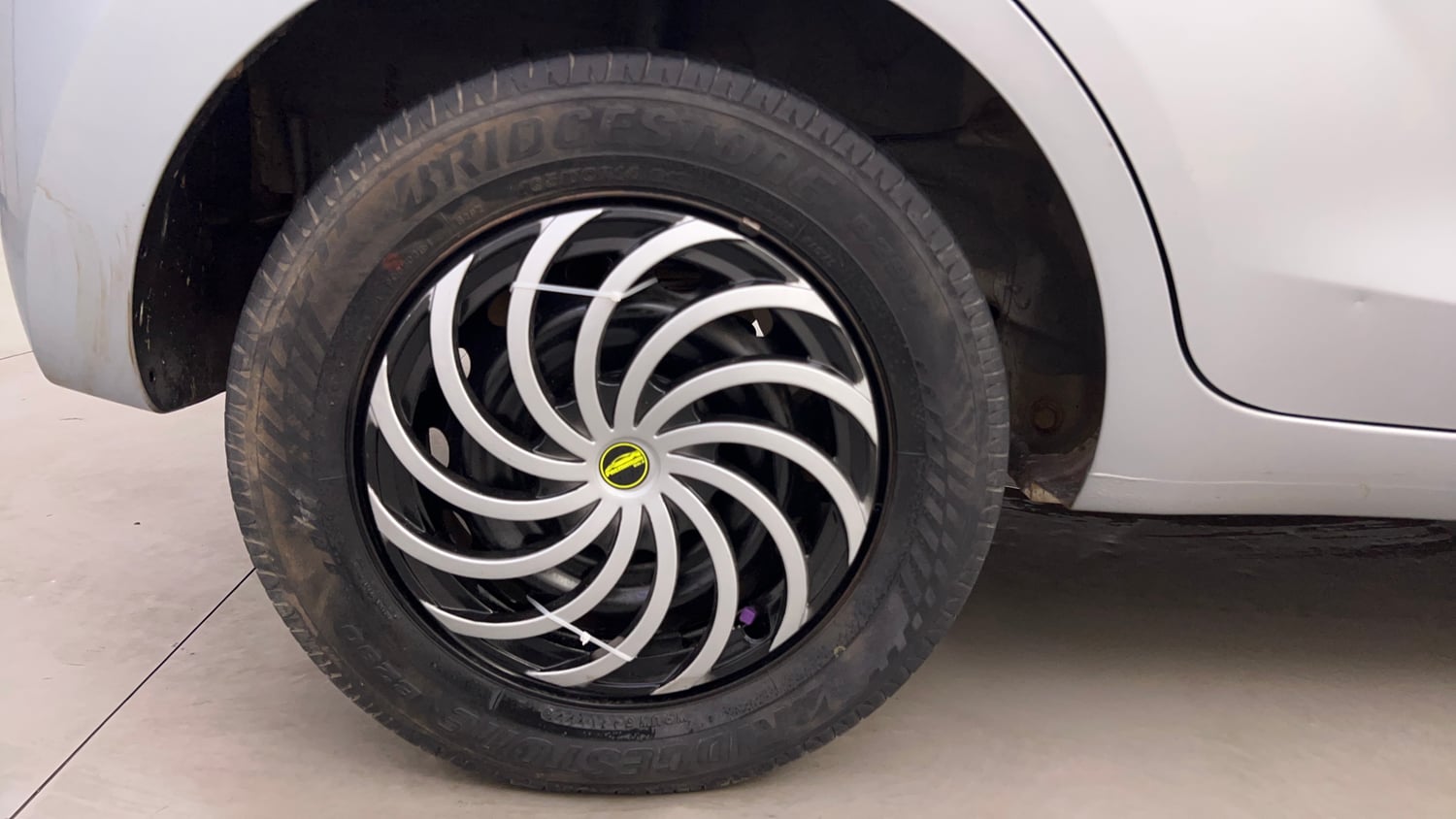 Used 2020 Hyundai Santro Asta Petrol Manual tyres RIGHT REAR TYRE RIM VIEW