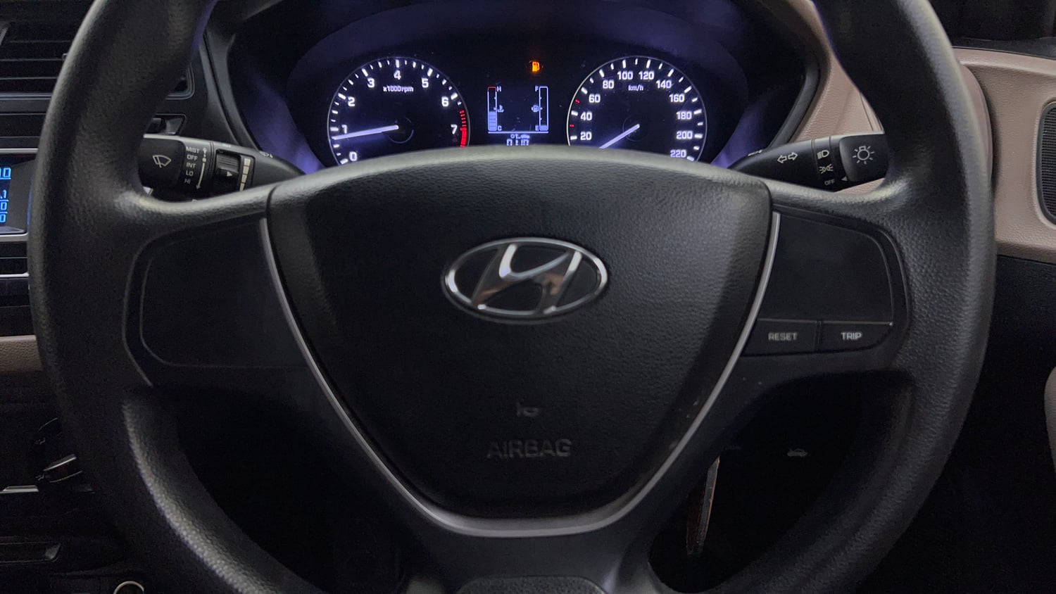 Used 2017 Hyundai Elite i20 Magna Executive 1.2 Petrol Manual top_features Airbags