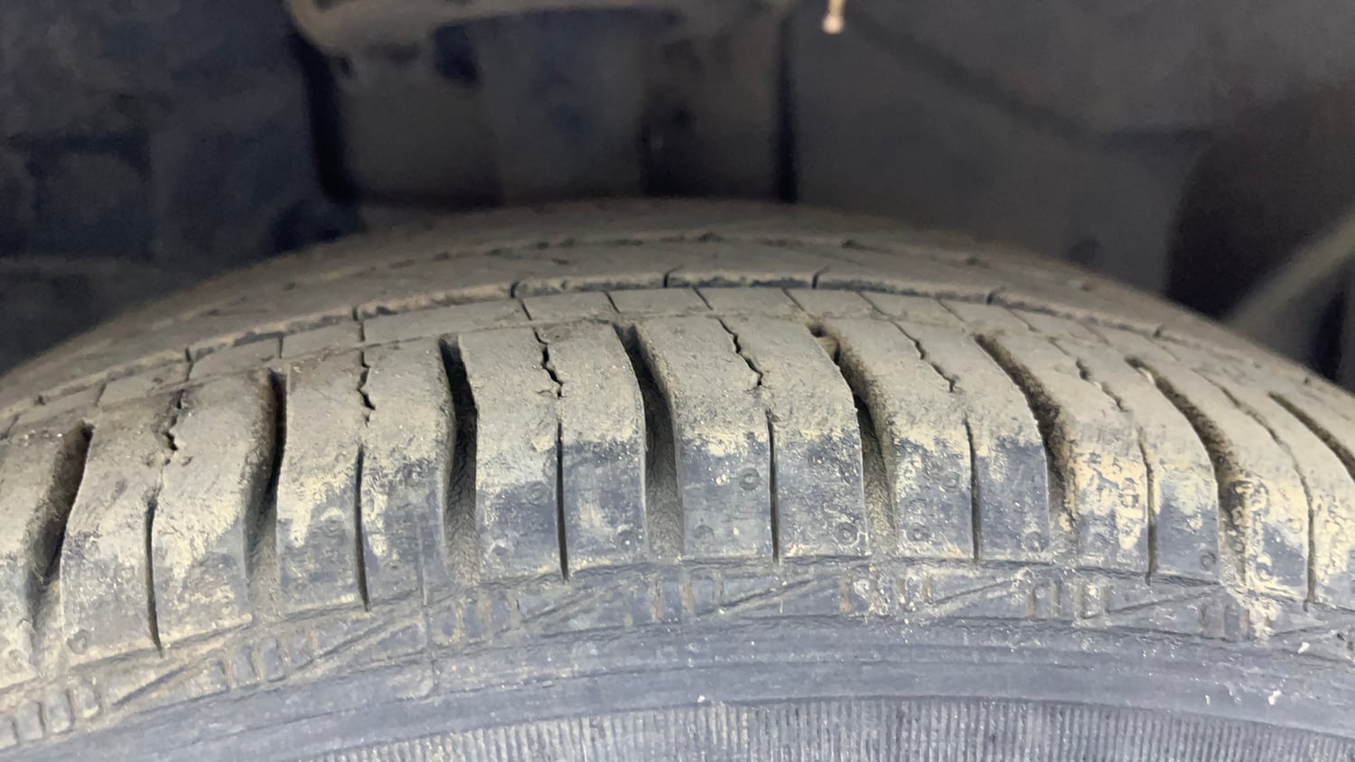 Used 2016 Ford Figo Trend 1.2 Ti-VCT Petrol Manual tyres RIGHT FRONT TYRE TREAD VIEW