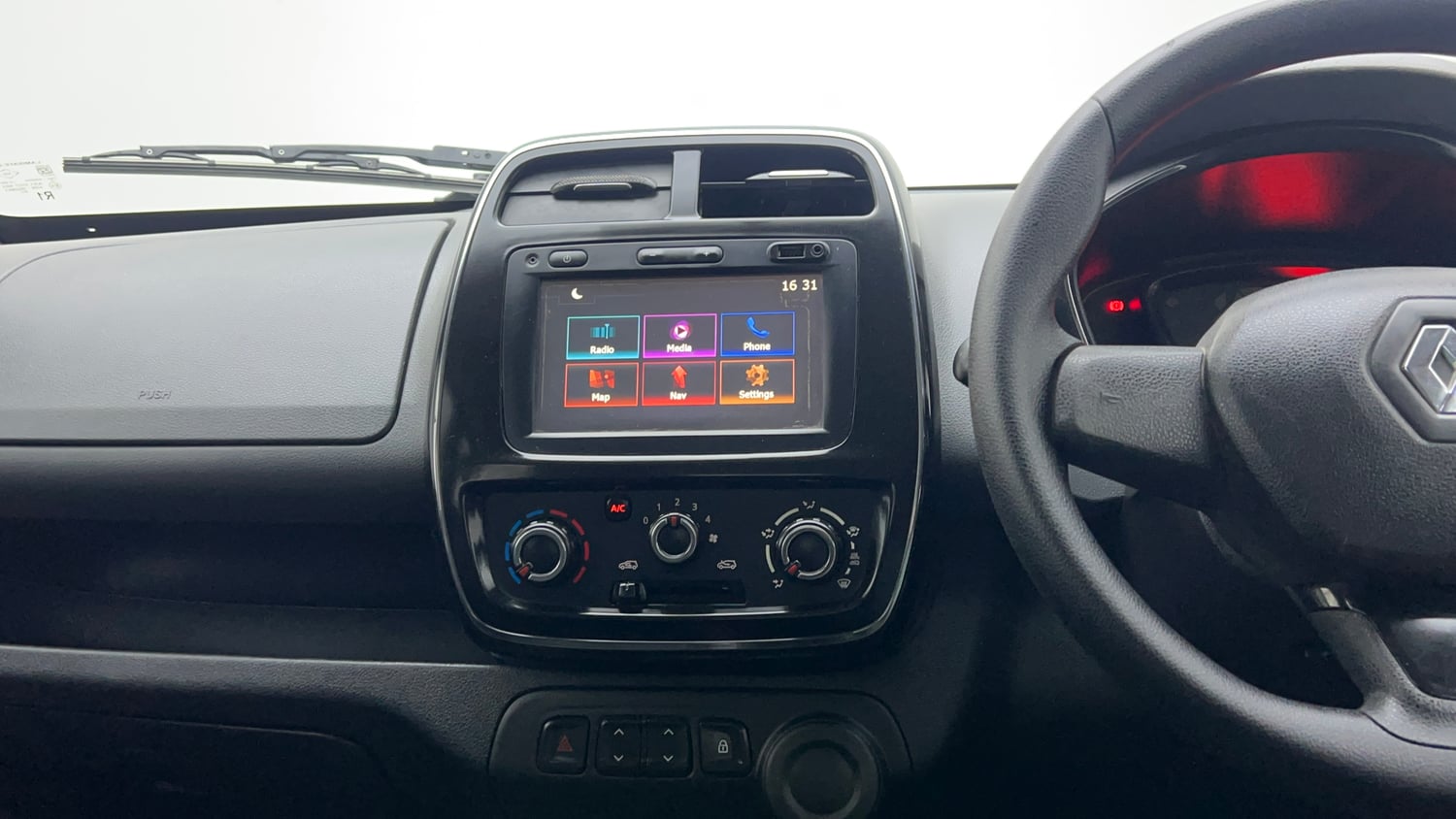 Used 2017 Renault Kwid 1.0 RXT Petrol Manual interior MUSIC SYSTEM & AC CONTROL VIEW