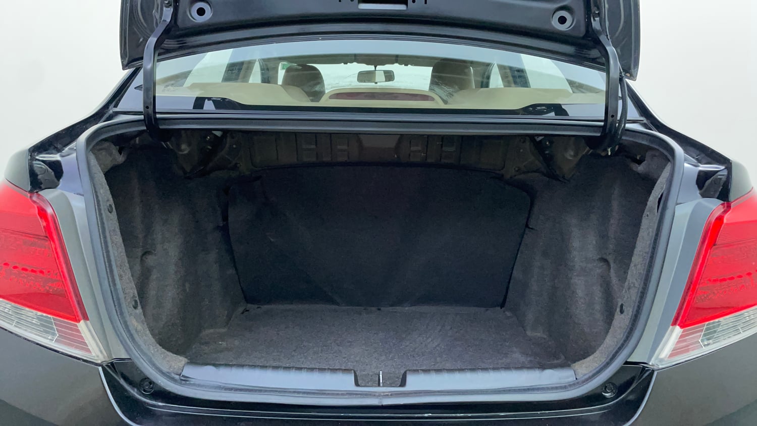 Used 2014 Honda Amaze 1.5 S i-DTEC Diesel Manual interior DICKY INSIDE VIEW