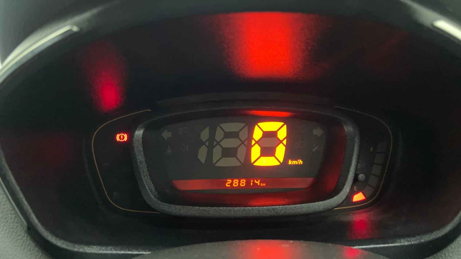 Used 2017 Renault Kwid 1.0 RXT Petrol Manual interior CLUSTERMETER VIEW