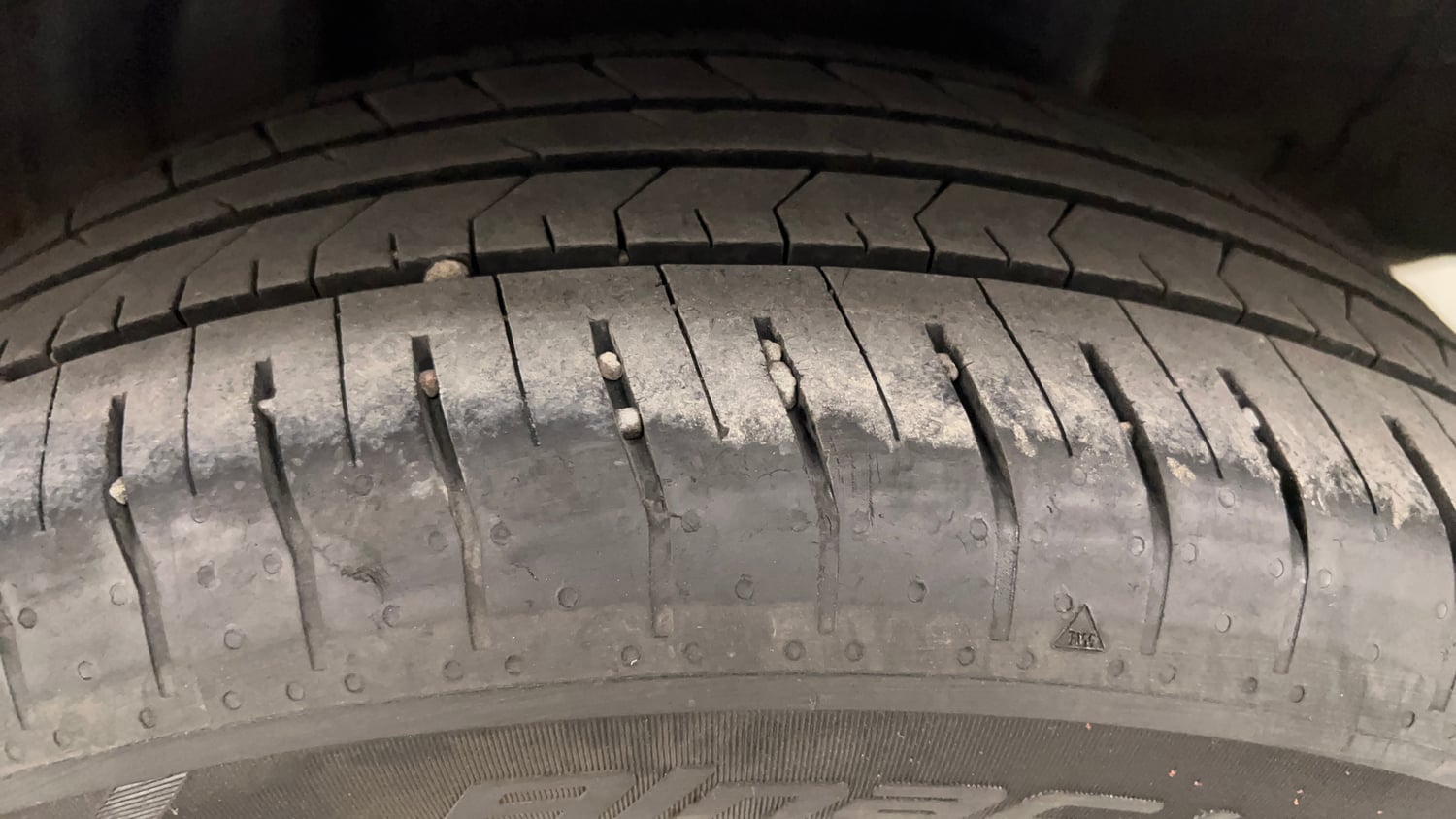 Used 2023 Hyundai Verna SX (O) 1.5 Turbo Petrol MT Petrol Manual tyres LEFT REAR TYRE TREAD VIEW