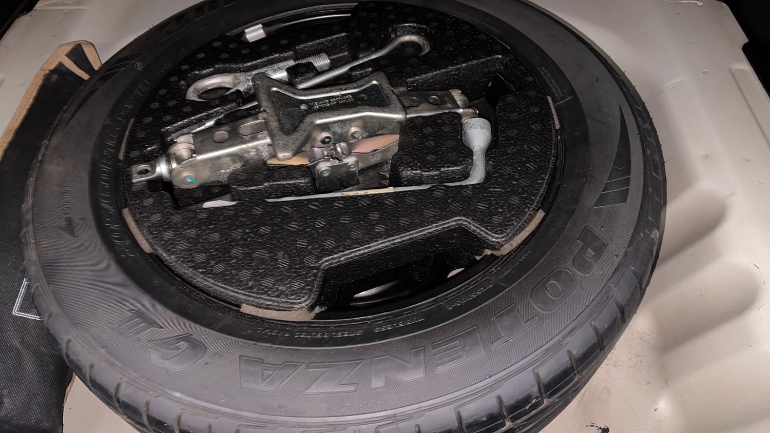 Used 2016 Maruti Suzuki S-Cross Zeta 1.3 Diesel Manual tyres SPARE TYRE VIEW