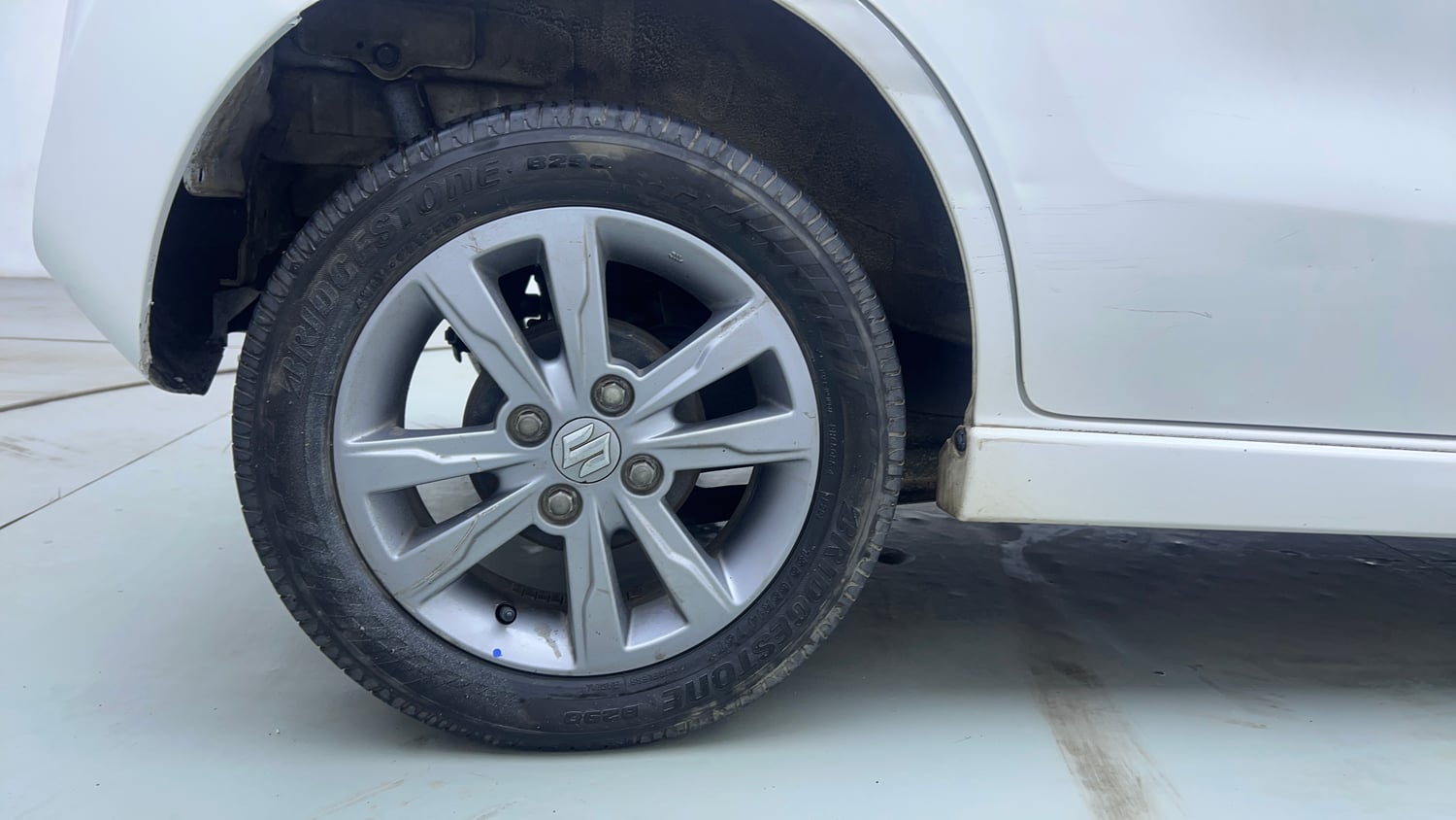 Used 2017 Maruti Suzuki Wagon R VXI+ Petrol Manual tyres RIGHT REAR TYRE RIM VIEW