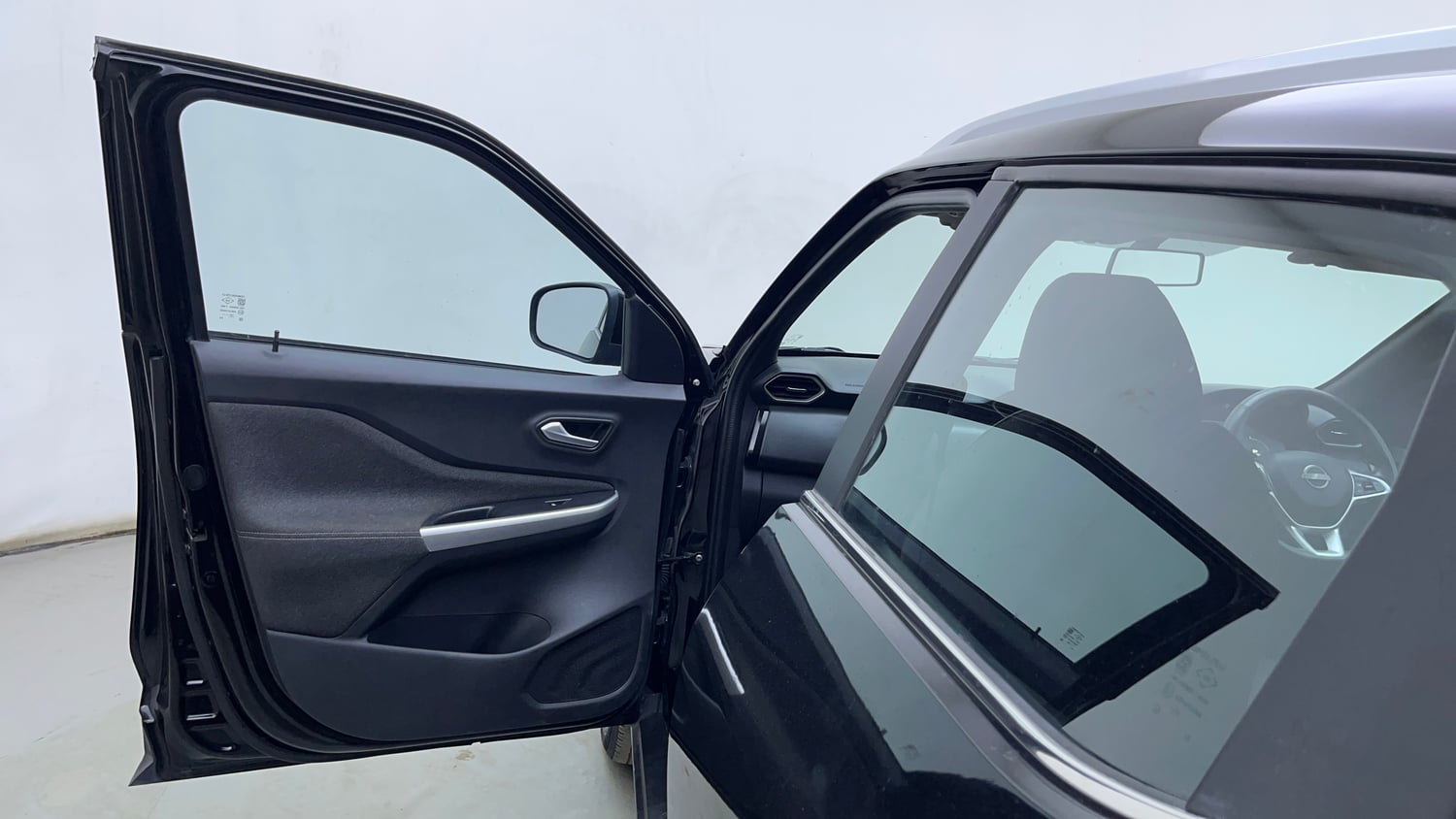 Used 2024 Nissan Magnite XV Premium (O)Turbo CVT Petrol Automatic interior LEFT FRONT DOOR OPEN VIEW