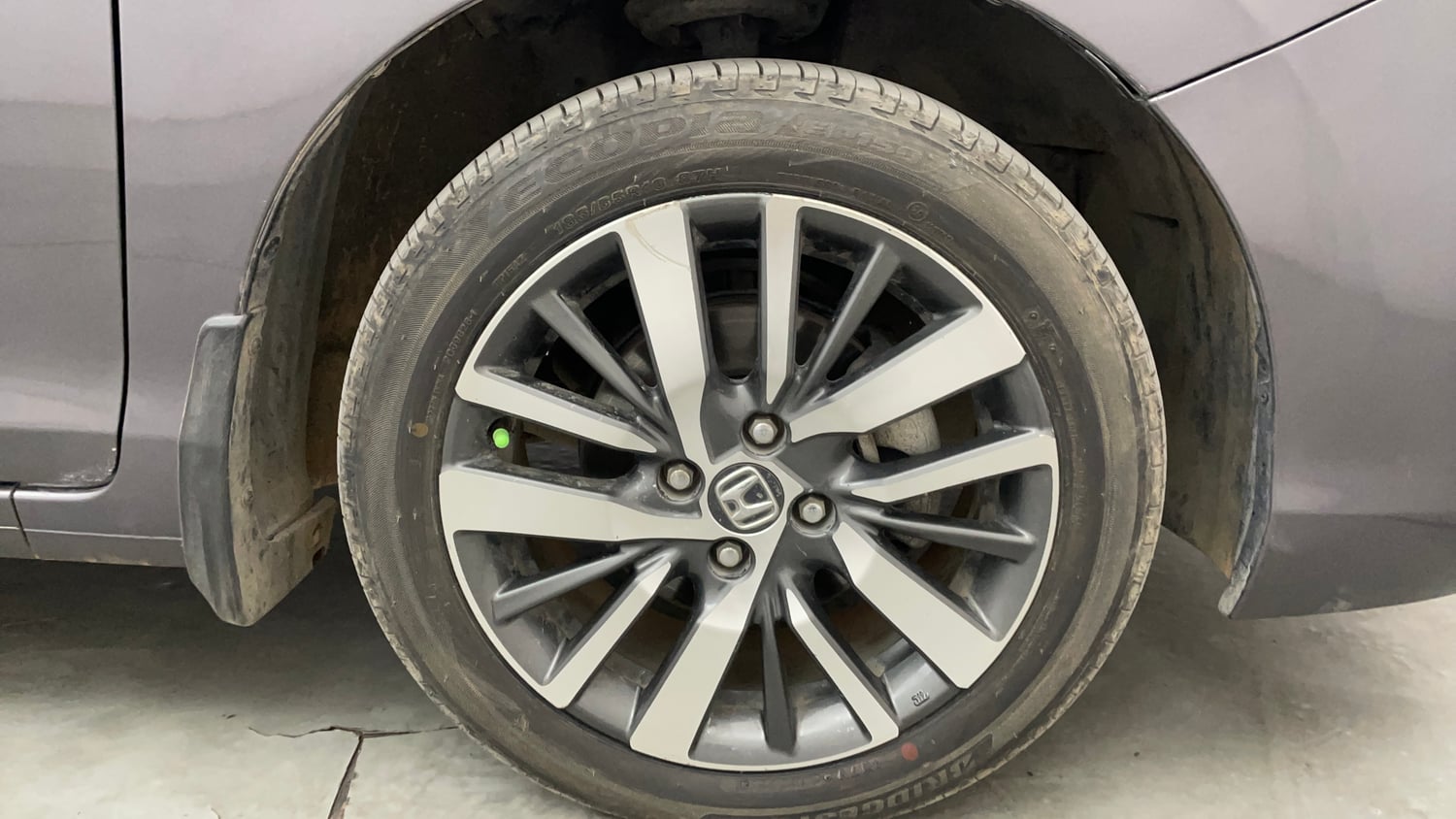 Used 2021 Honda City VX Petrol Petrol Manual tyres RIGHT FRONT TYRE RIM VIEW