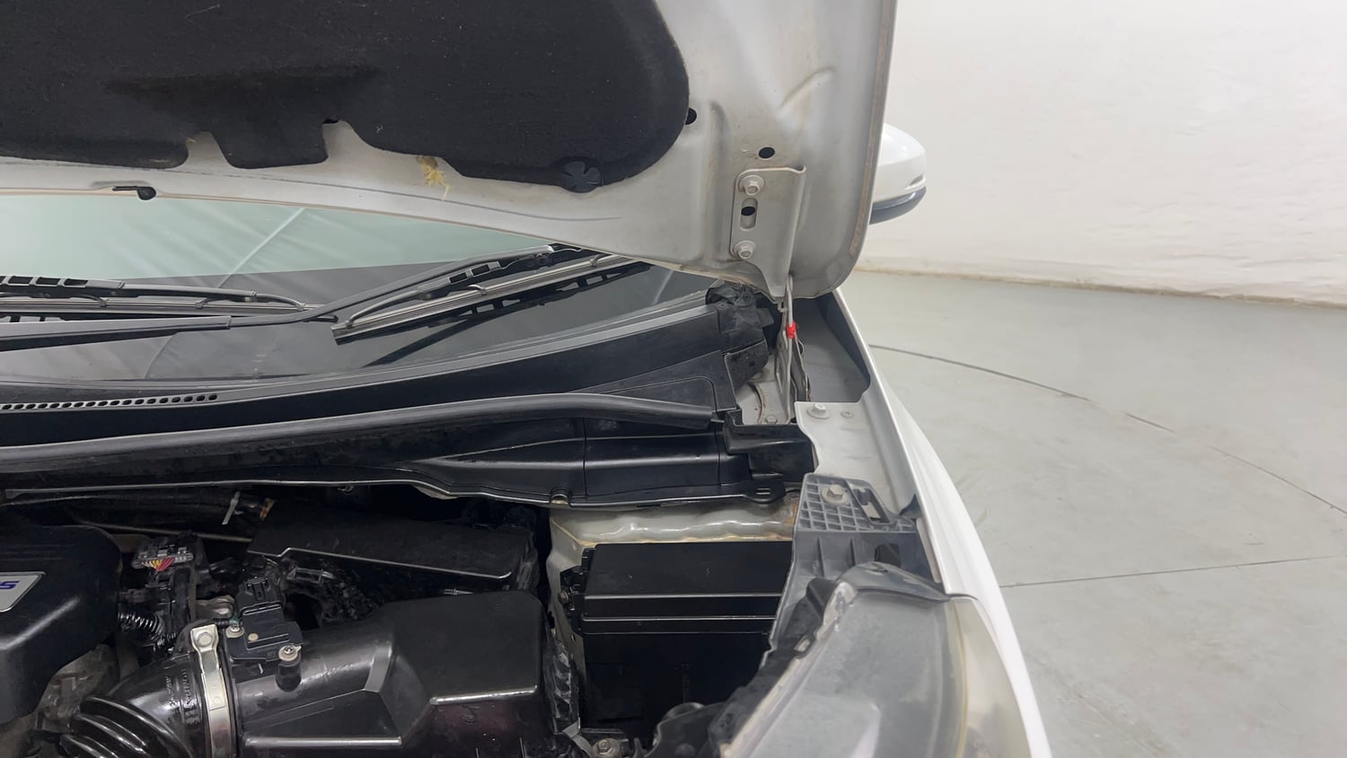 Used 2019 Honda WR-V VX MT Diesel Diesel Manual engine ENGINE LEFT SIDE HINGE & APRON VIEW