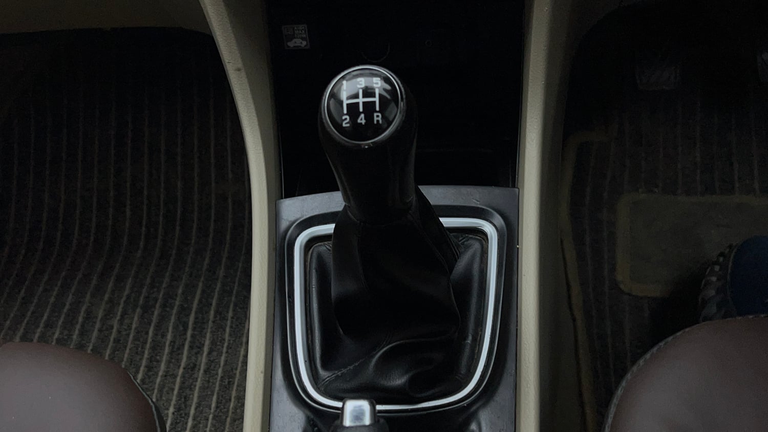 Used 2020 Maruti Suzuki Ciaz Alpha Hybrid 1.5 Petrol Manual interior GEAR  KNOB VIEW