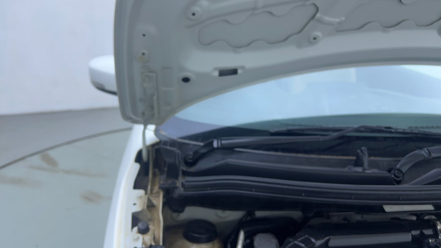 Used 2023 Maruti Suzuki Wagon R ZXI Plus 1.2 Petrol Manual engine ENGINE RIGHT SIDE HINGE & APRON VIEW