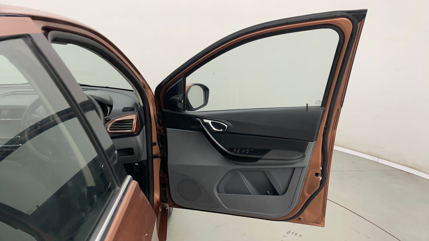 Used 2018 Tata Tigor Revotron XZ (O) Petrol Manual interior RIGHT FRONT DOOR OPEN VIEW