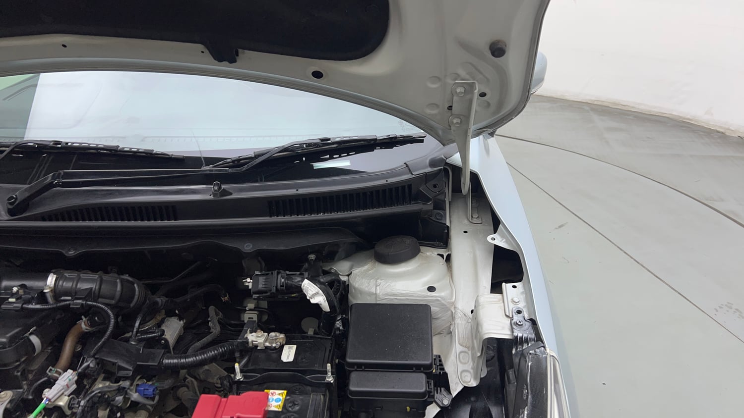 Used 2024 Maruti Suzuki Baleno Alpha MT Petrol Manual engine ENGINE LEFT SIDE HINGE & APRON VIEW