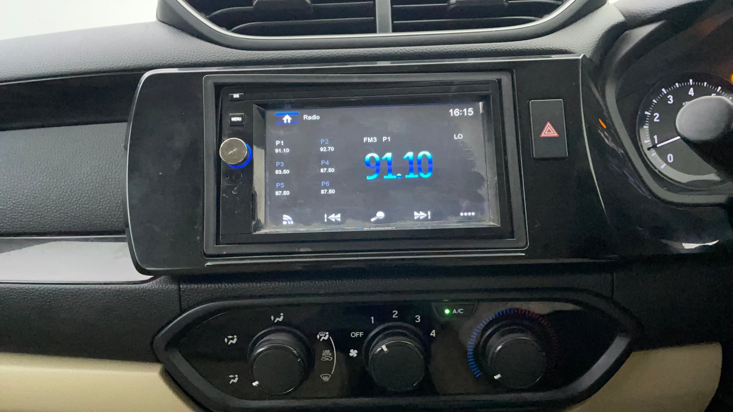 Used 2018 Honda Amaze 1.2 S CVT Petrol Petrol Automatic interior MUSIC SYSTEM & AC CONTROL VIEW