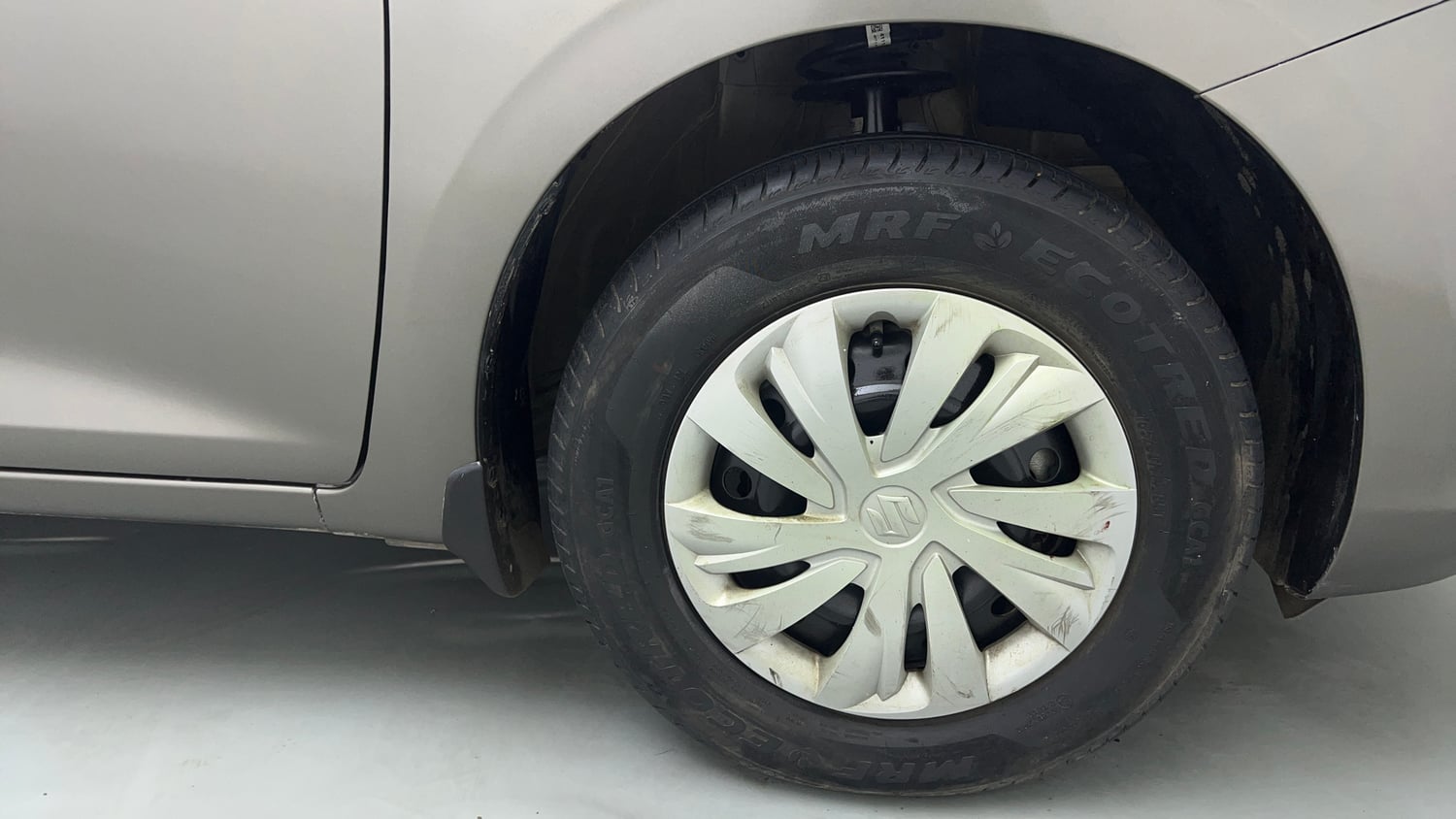 Used 2025 Maruti Suzuki Swift VXi Petrol Manual tyres RIGHT FRONT TYRE RIM VIEW