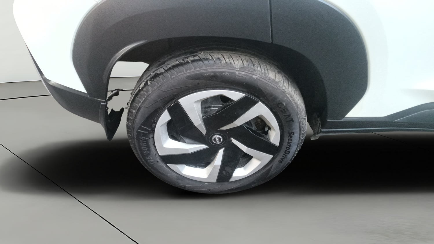 Used 2026 Nissan Magnite Acenta B4D 1.0 Petrol AMT Petrol Automatic tyres RIGHT REAR TYRE RIM VIEW