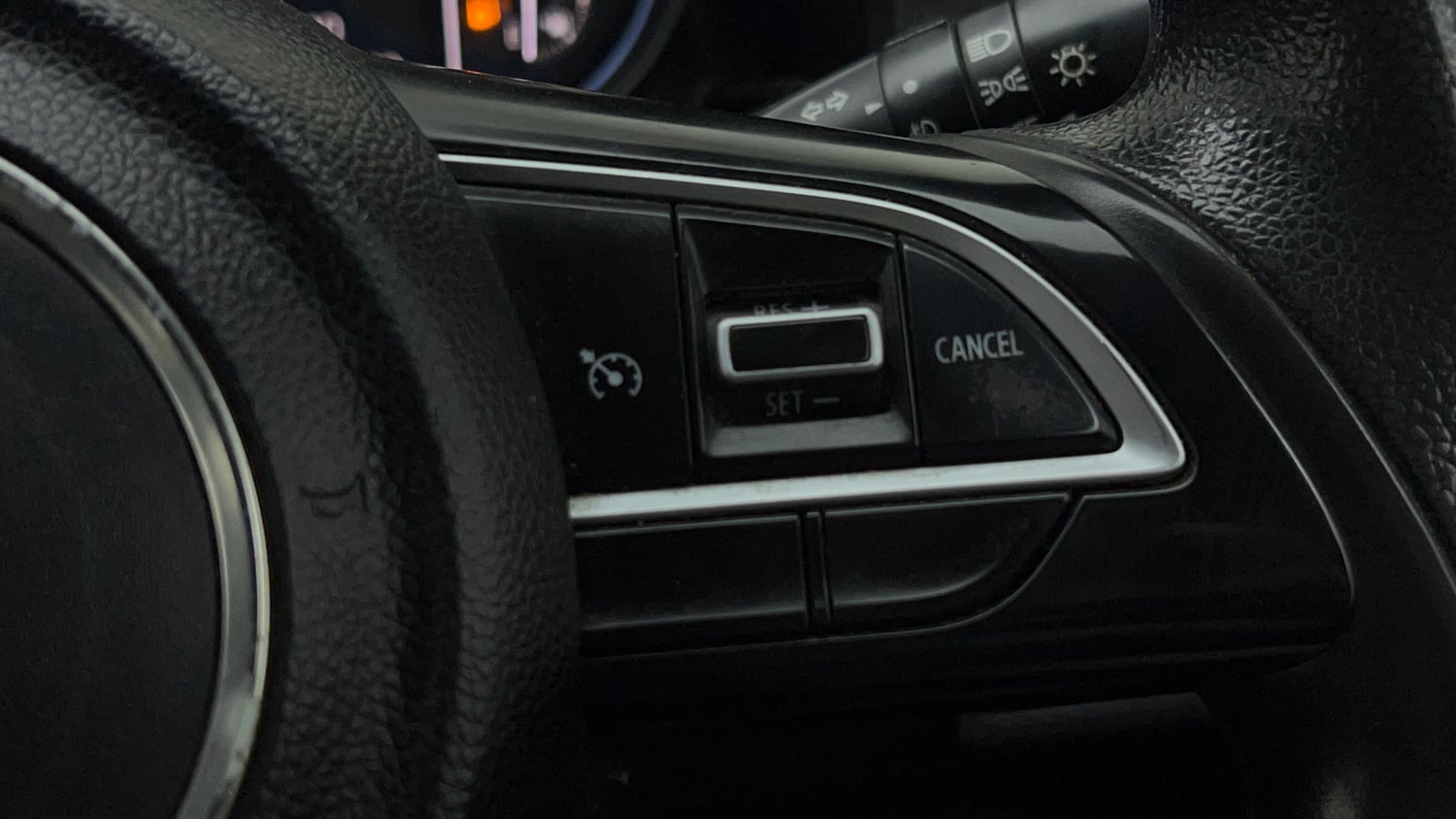 Used 2021 Maruti Suzuki XL6 Zeta MT Petrol Petrol Manual top_features Cruise control