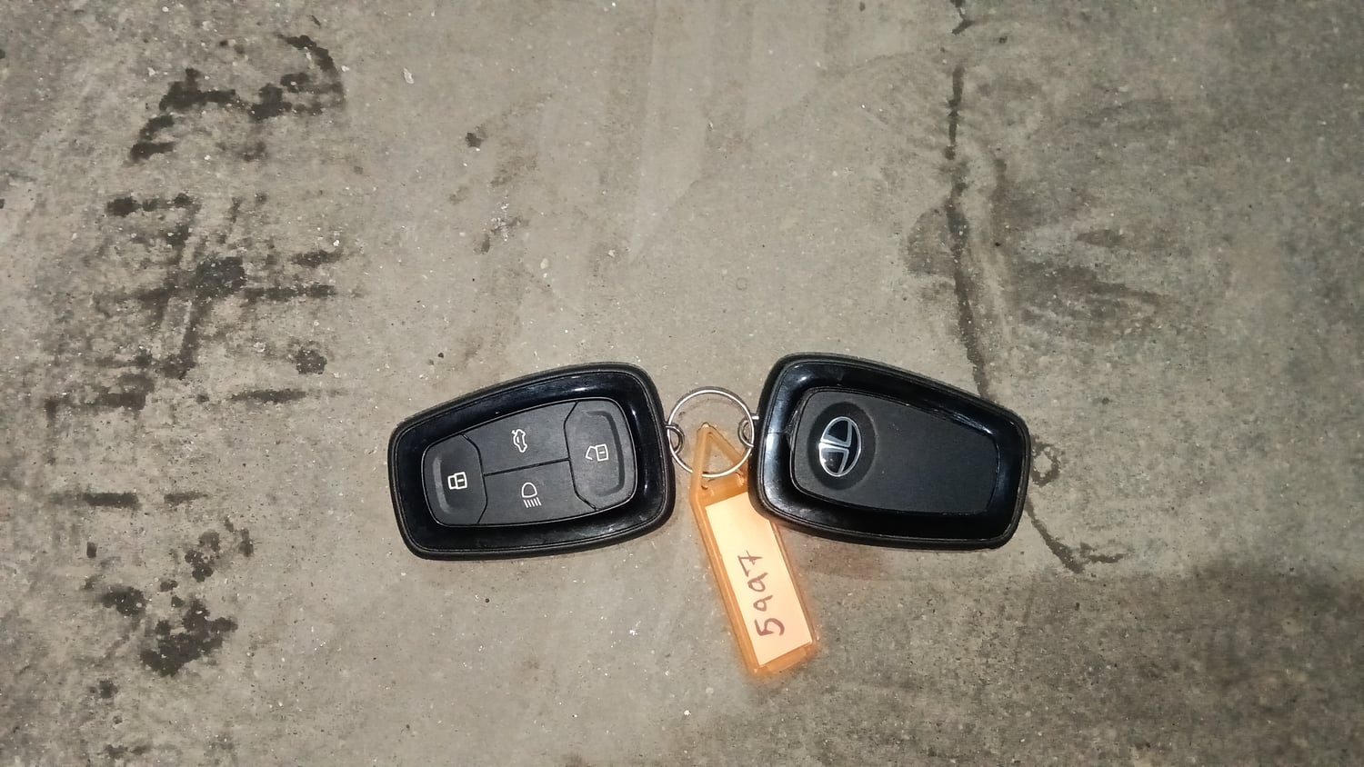 Used 2022 Tata Punch Creative AMT Petrol Automatic extra CAR KEY VIEW