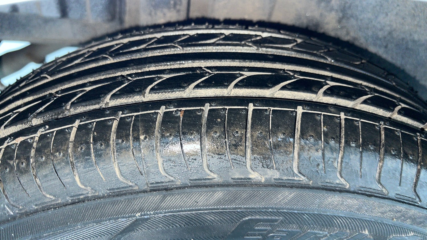Used 2016 Maruti Suzuki Swift Lxi (O) Petrol Manual tyres RIGHT REAR TYRE TREAD VIEW