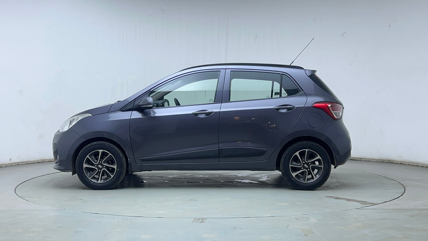Used 2017 Hyundai Grand i10 Sportz (O) AT 1.2 Kappa VTVT Petrol Automatic exterior LEFT SIDE VIEW